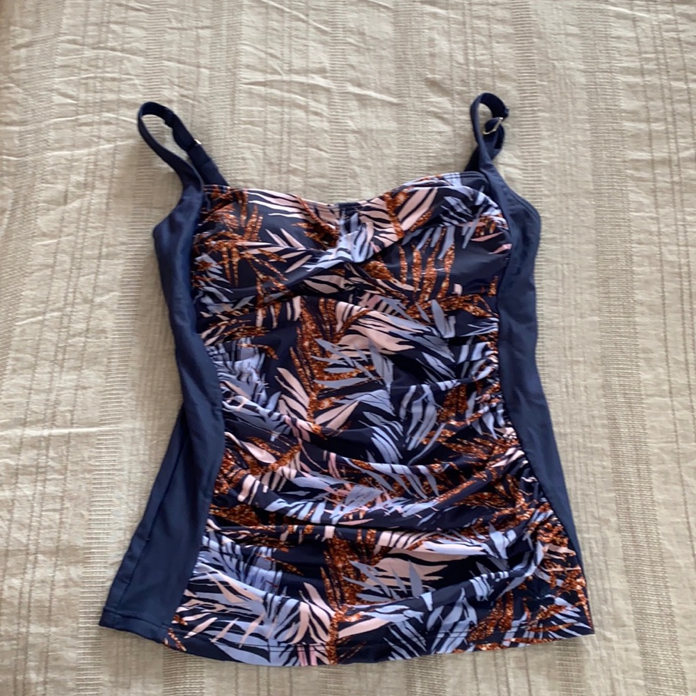 Hapari Swim top women’s medium 8/10
